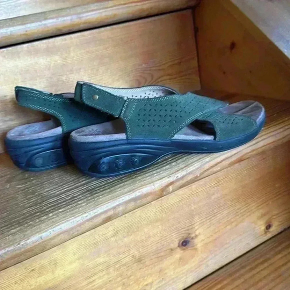 Therafit Olivia’s Women’s Adjustable Cross Strap Sandals - Picture 4 of 8